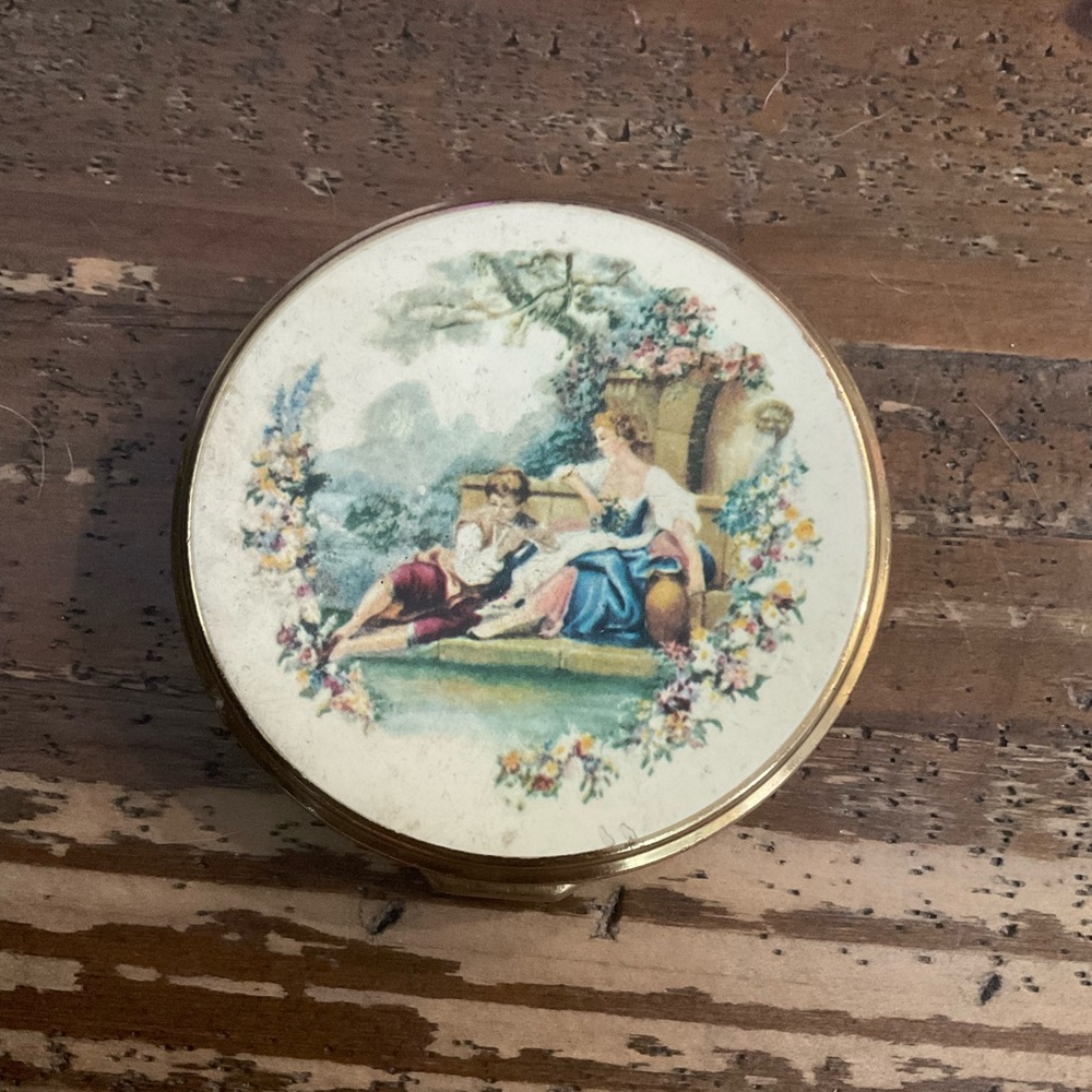VINTAGE‎ KIGU ROMANTIC COUPLE POCKET COMPACT 1940-1950